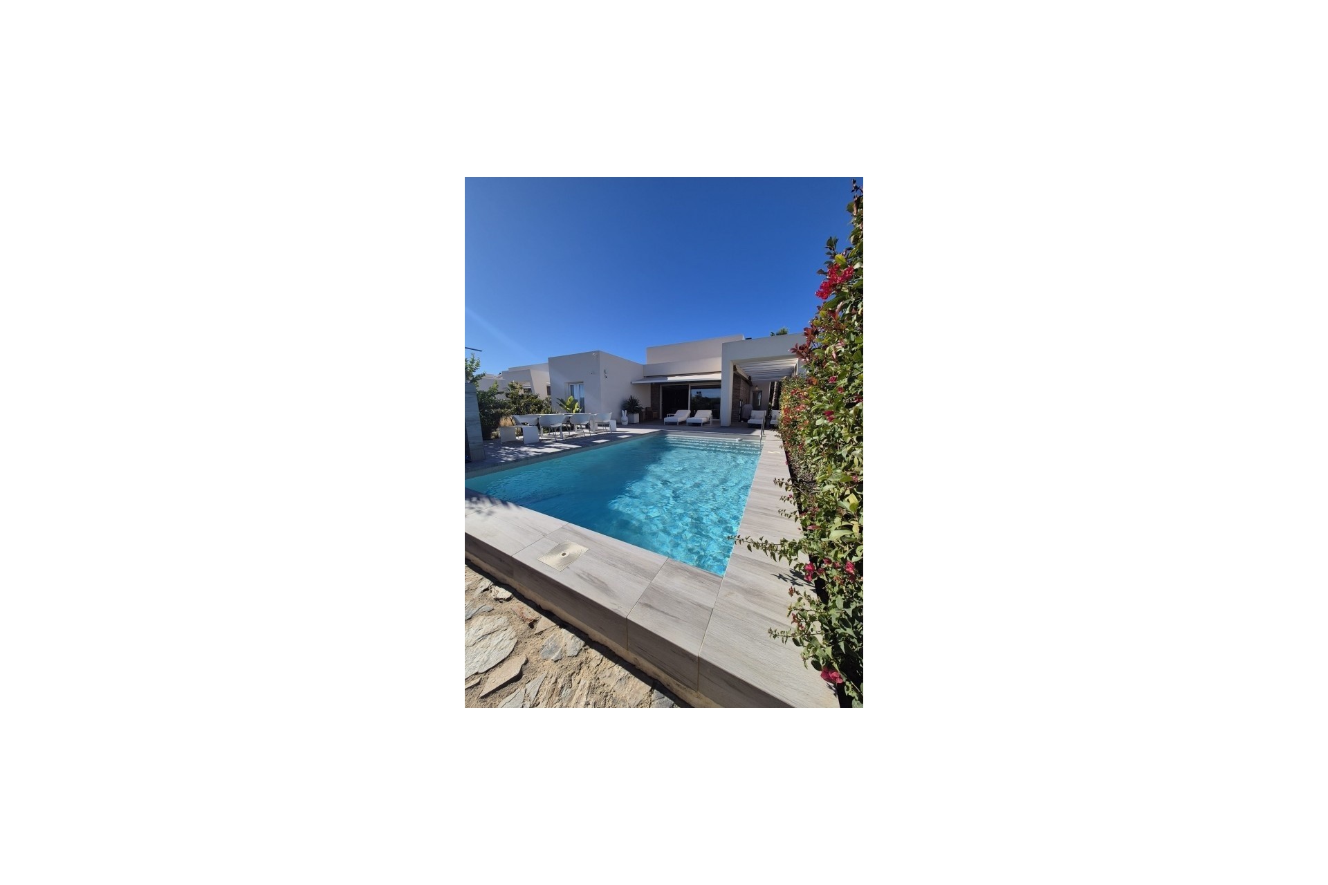 Resale - Villa -
La Finca Golf