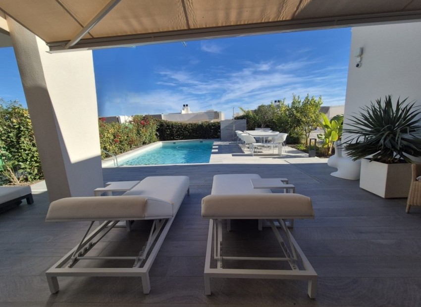 Resale - Villa -
La Finca Golf