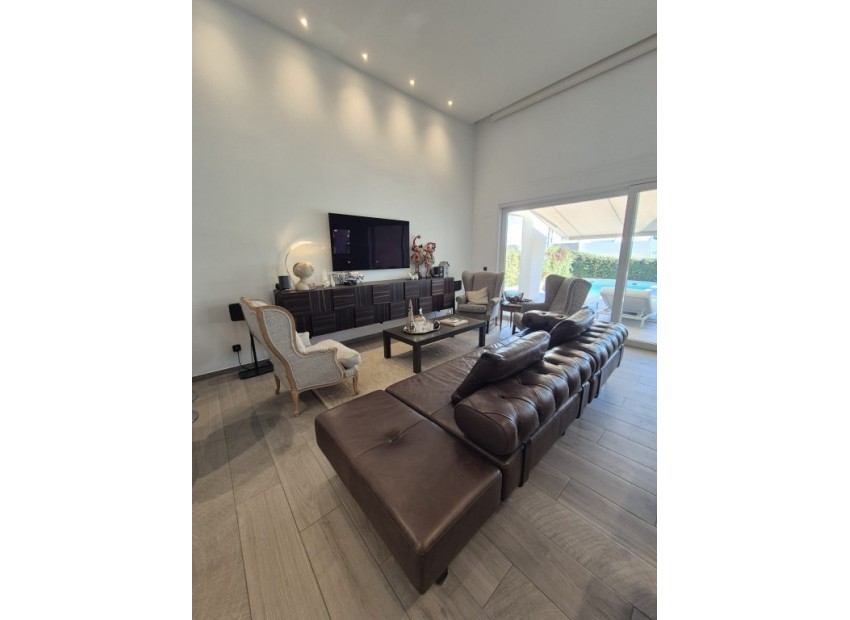 Resale - Villa -
La Finca Golf