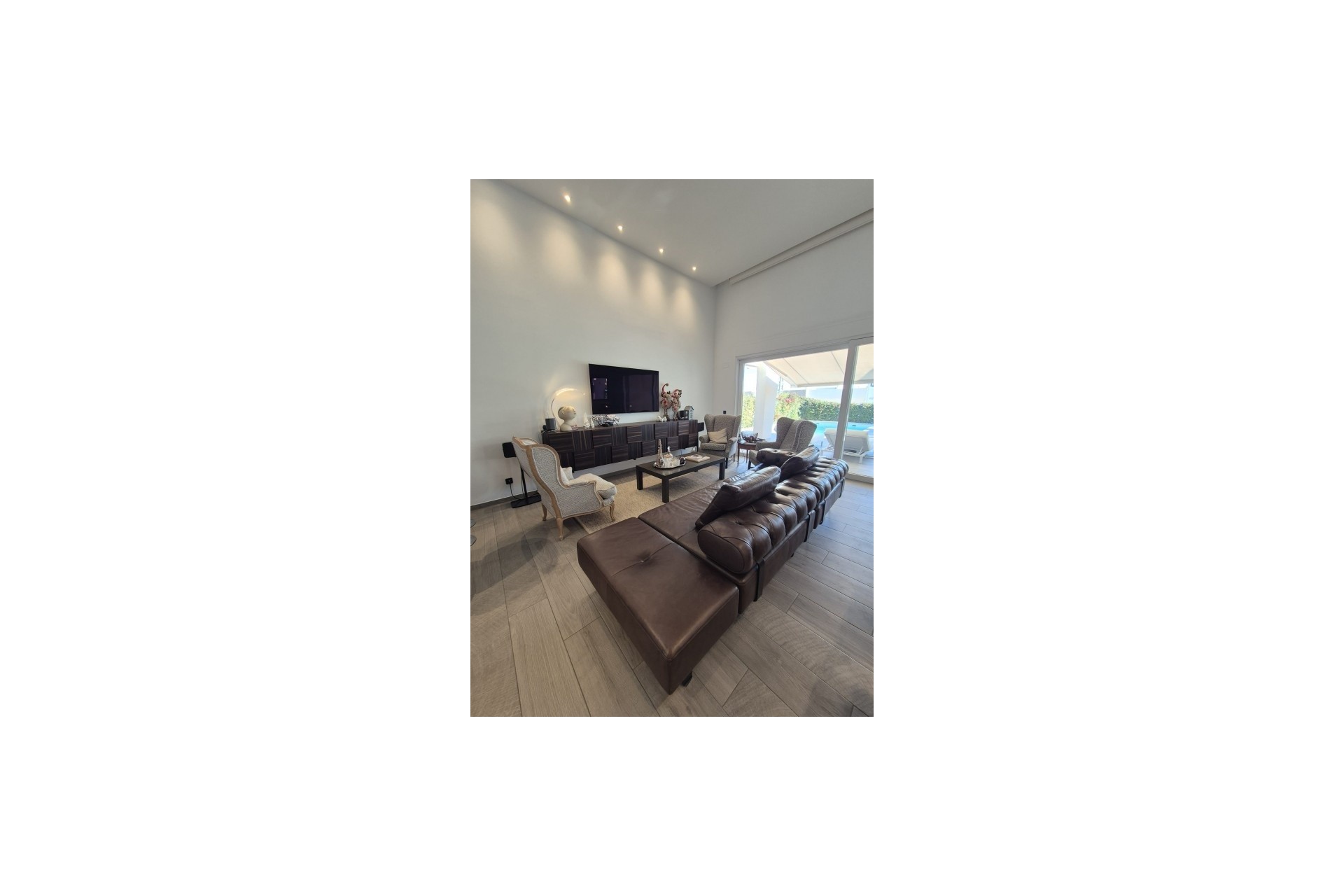 Resale - Villa -
La Finca Golf