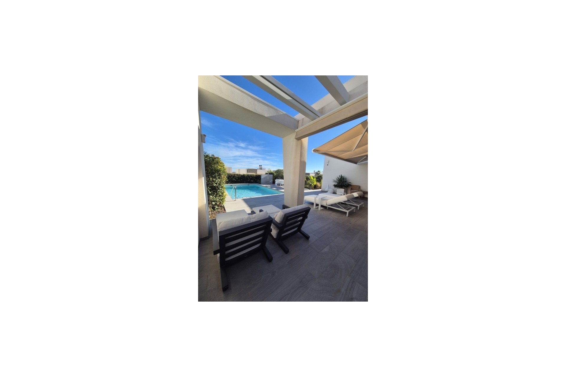 Resale - Villa -
La Finca Golf