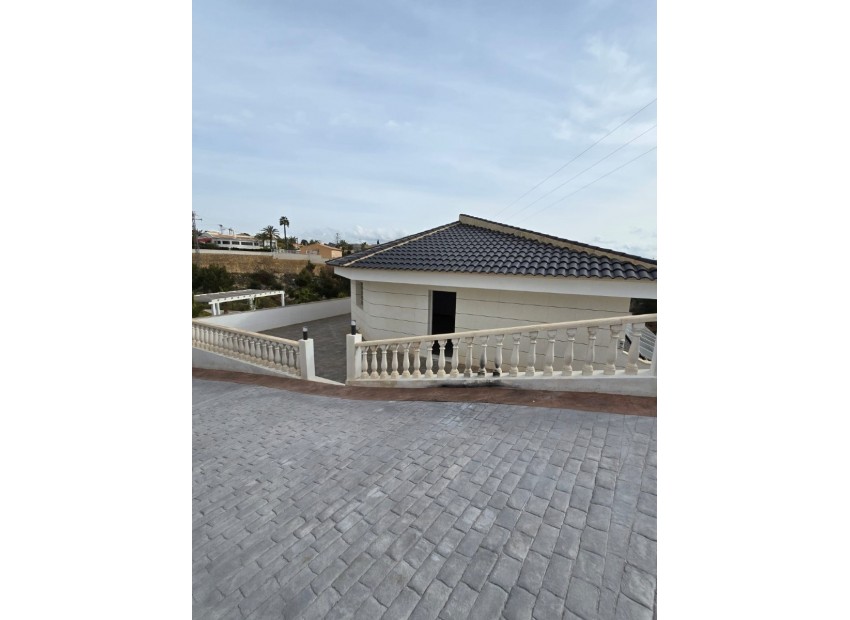 Resale - Villa -
La Nucía - La Colina