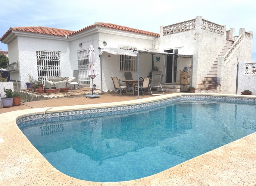 Resale - Villa -
La Nucía