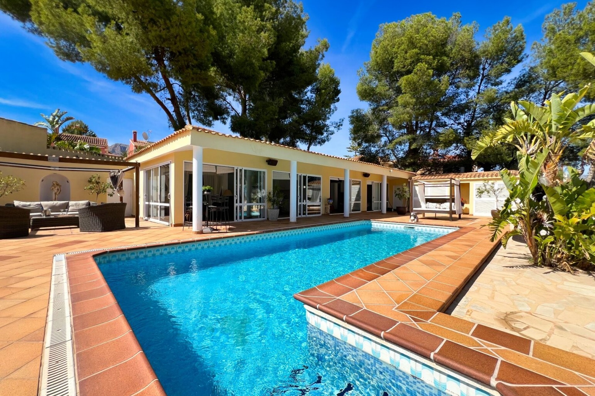 Resale - Villa -
La Nucía