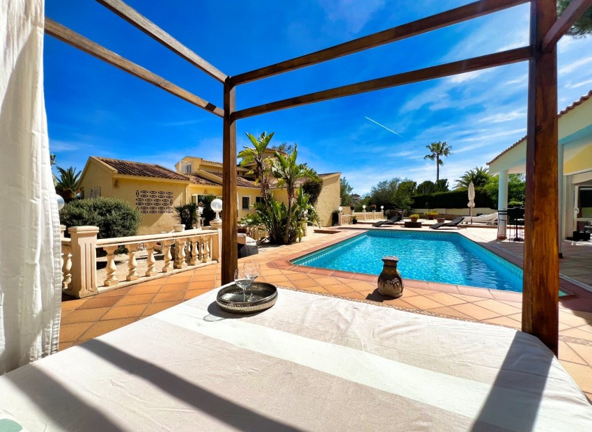 Resale - Villa -
La Nucía