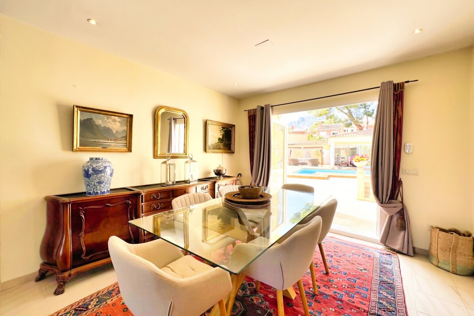Resale - Villa -
La Nucía