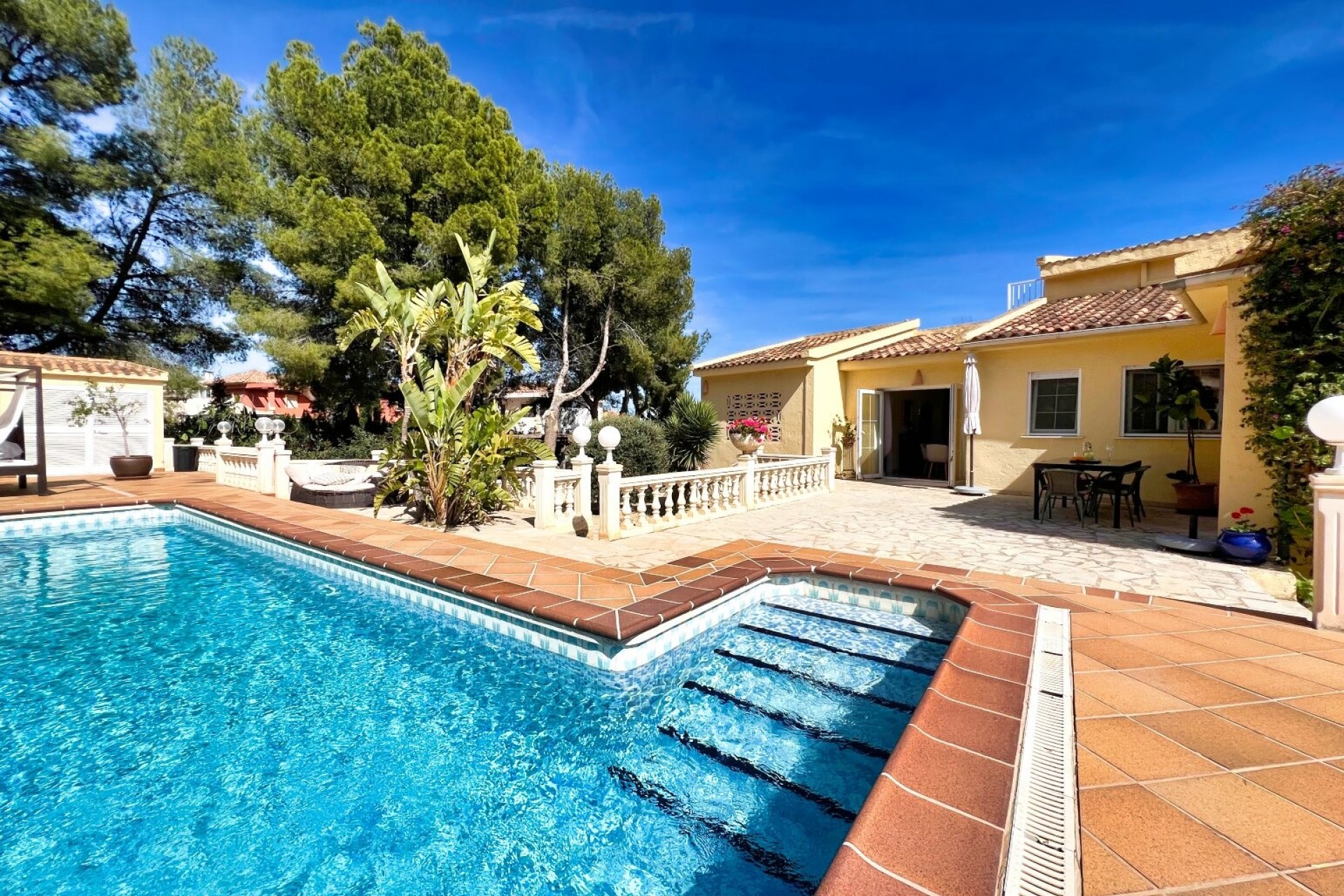 Resale - Villa -
La Nucía