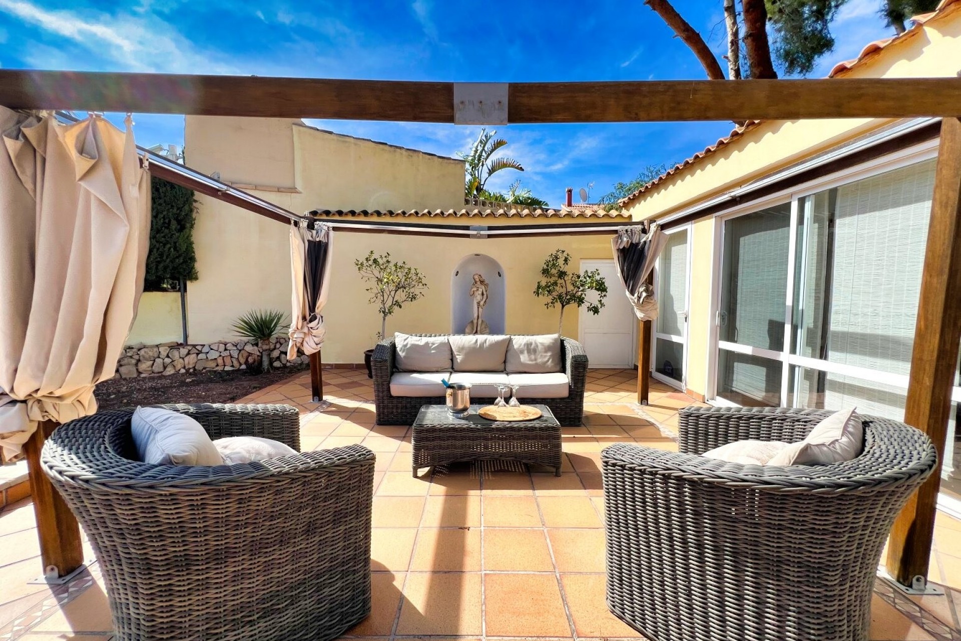 Resale - Villa -
La Nucía