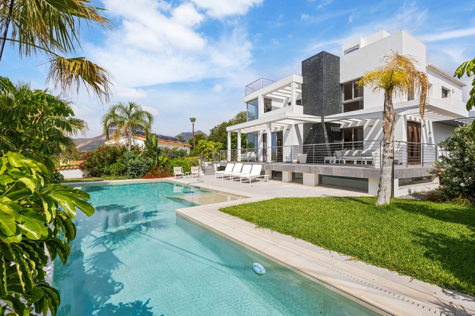 Resale - Villa -
La Nucía