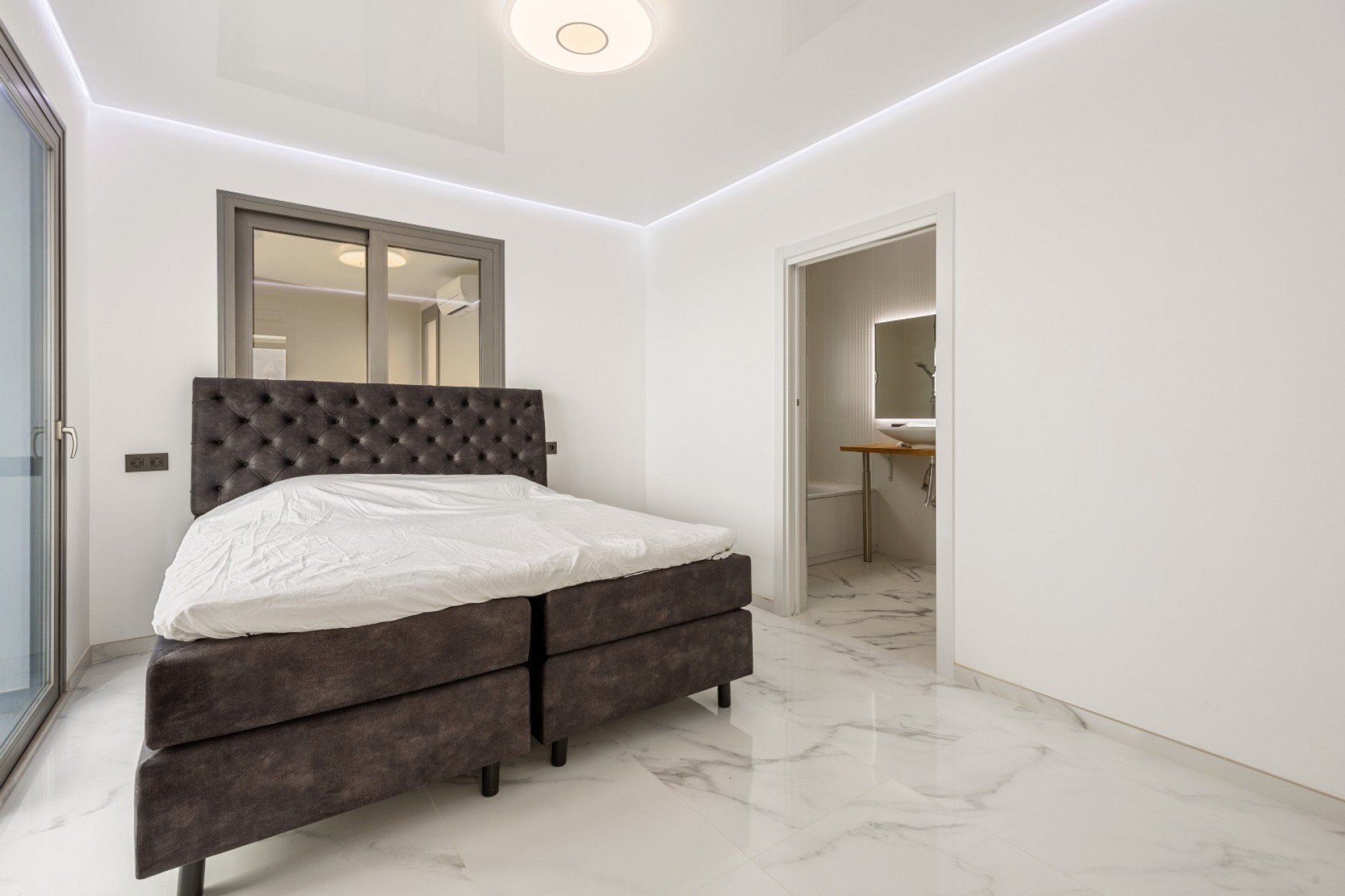Resale - Villa -
La Nucía