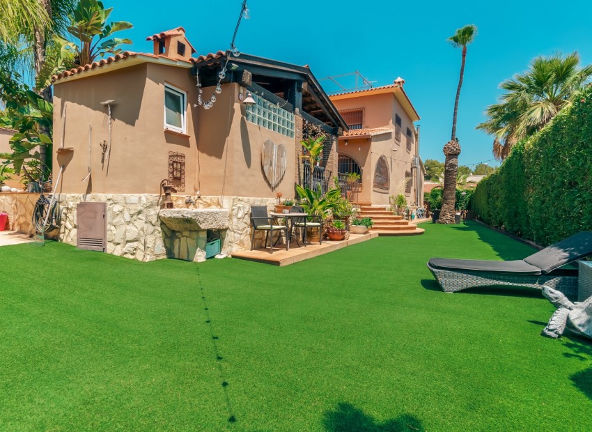 Resale - Villa -
La Nucía