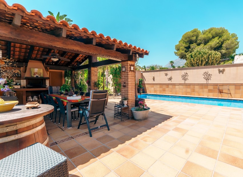 Resale - Villa -
La Nucía