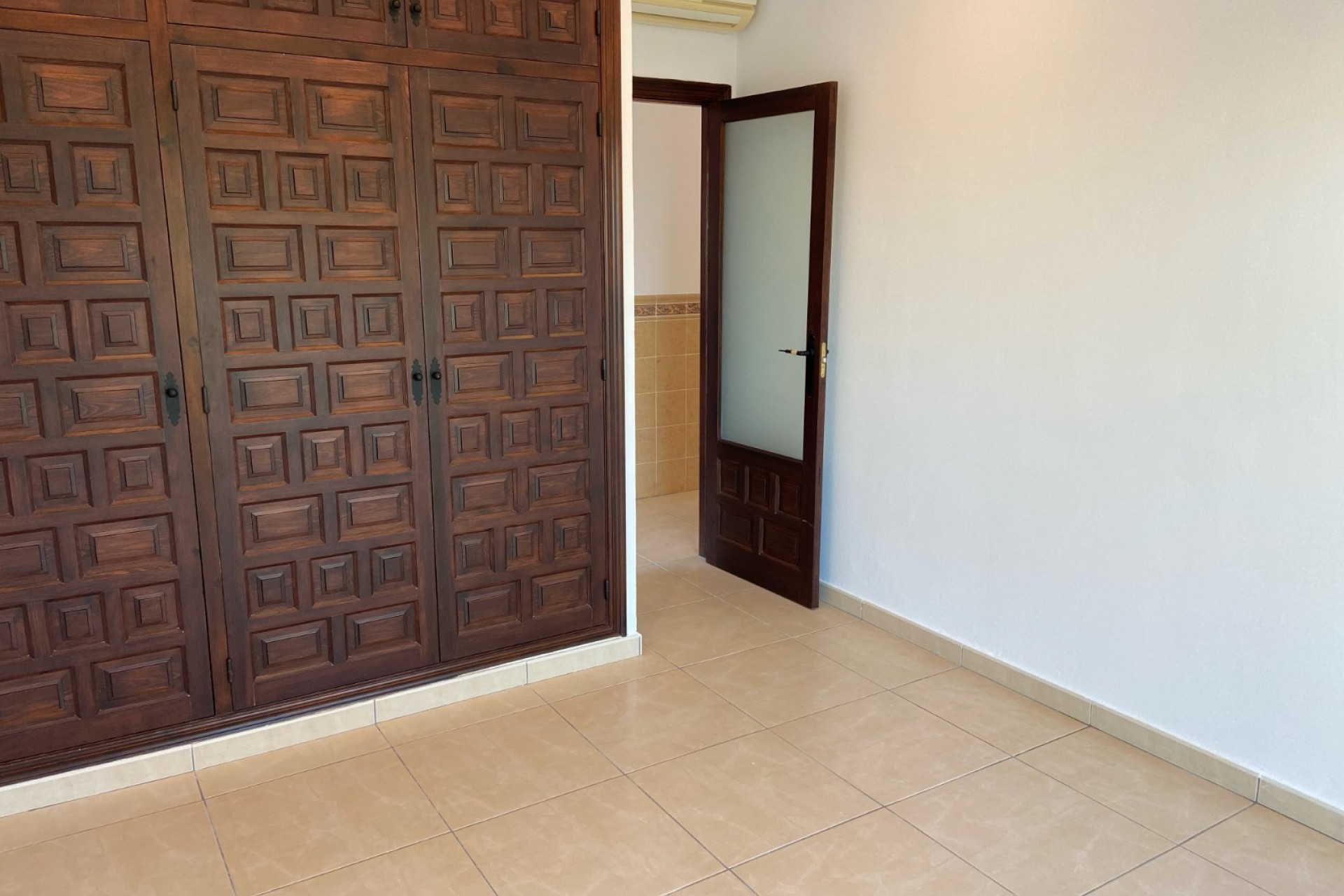 Resale - Villa -
Lliber