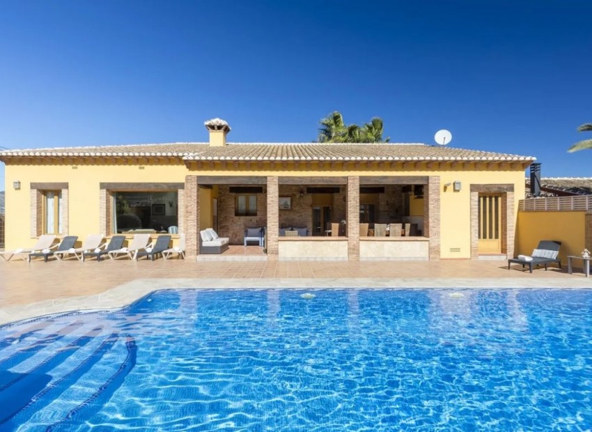 Resale - Villa -
Lliber