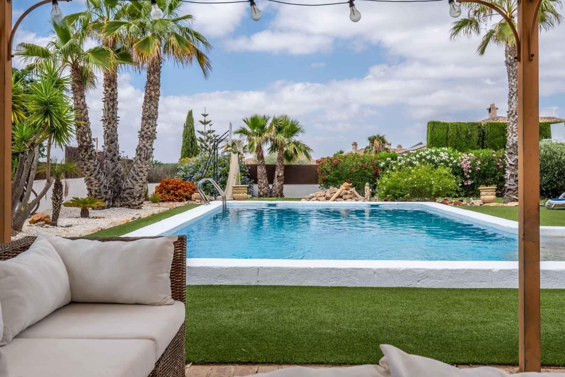 Resale - Villa -
Lo Santiago,