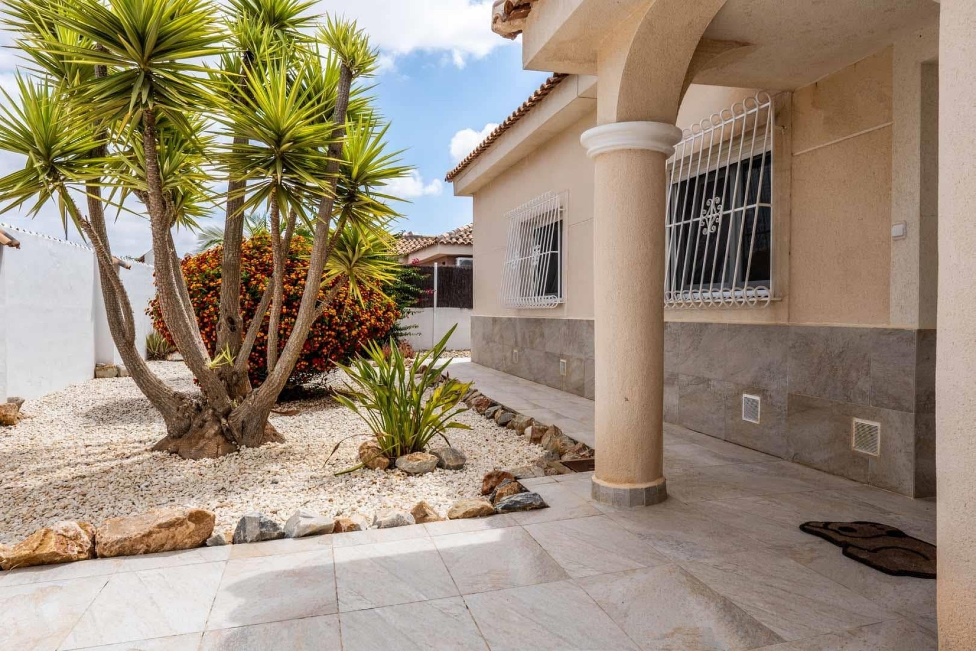 Resale - Villa -
Lo Santiago,