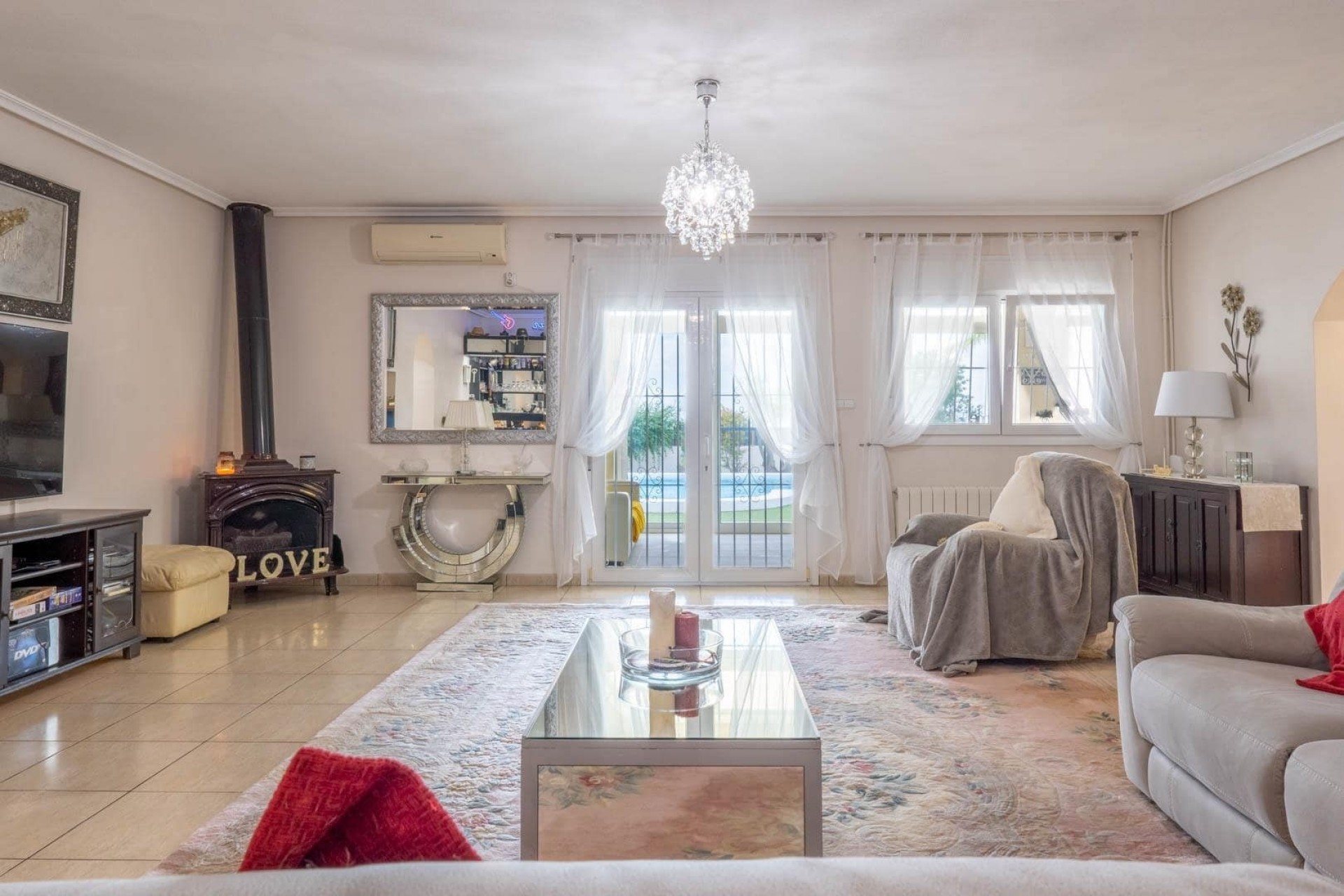 Resale - Villa -
Lo Santiago,
