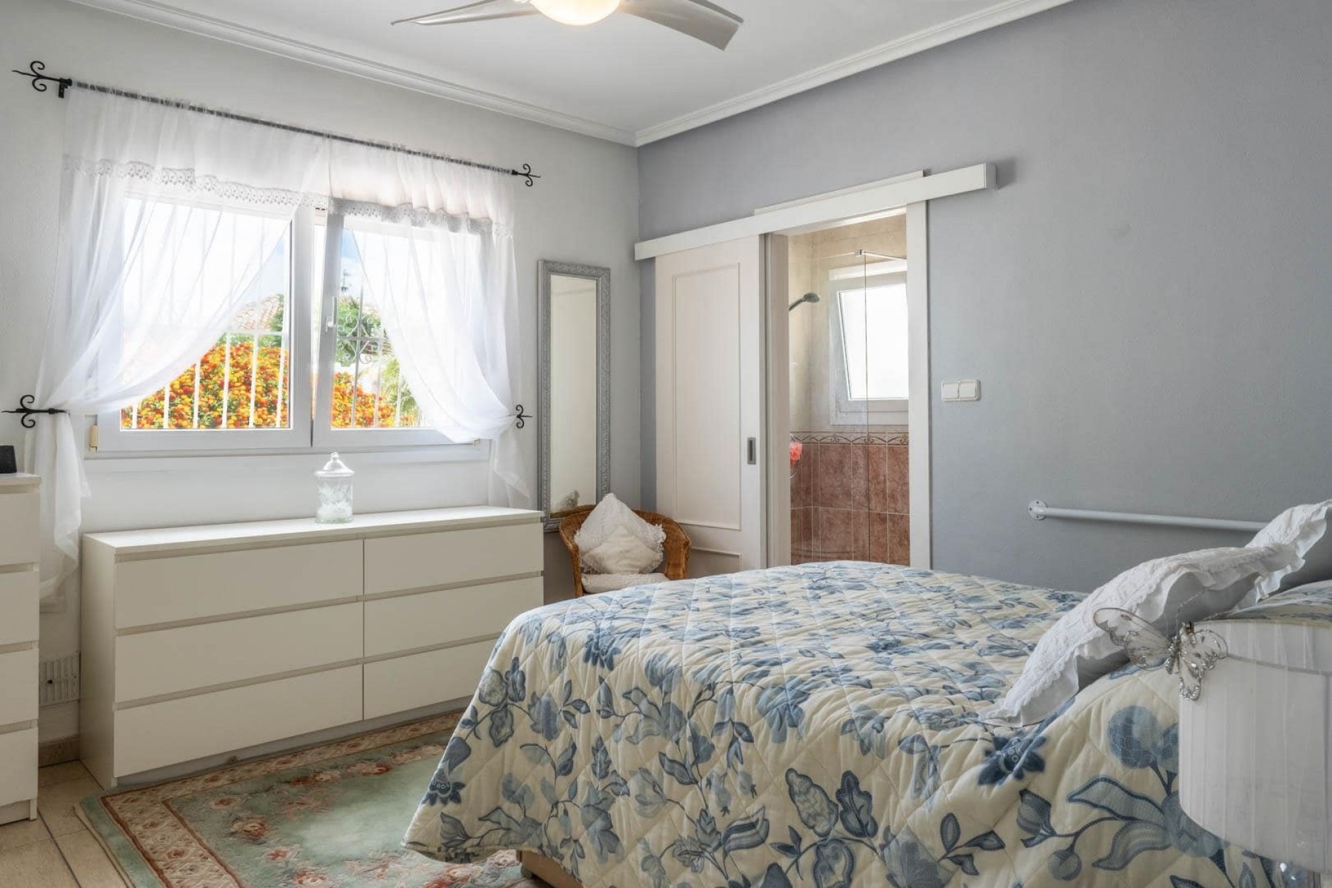 Resale - Villa -
Lo Santiago,