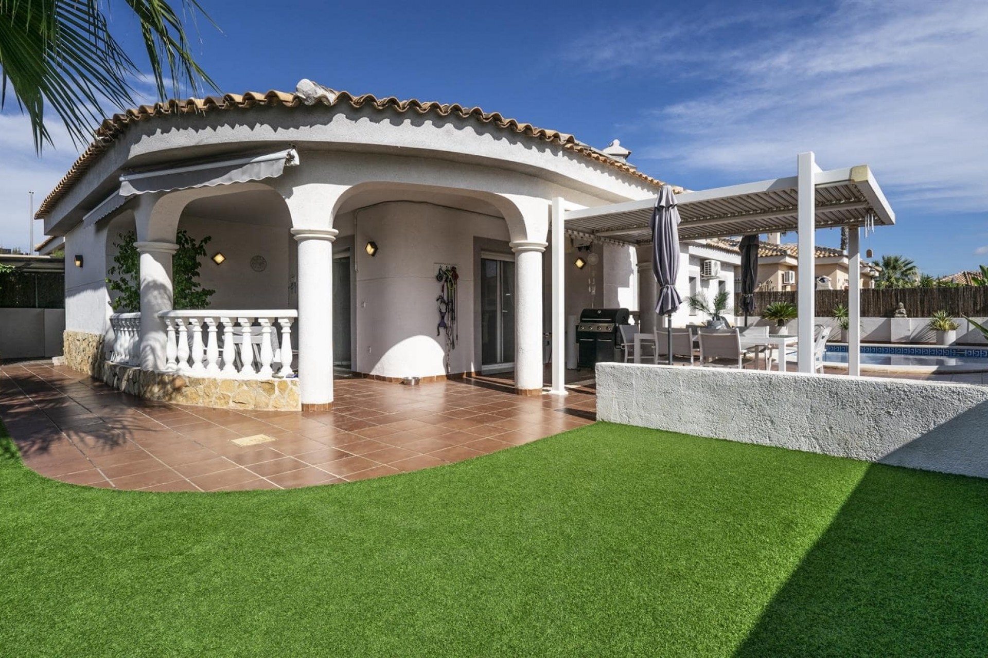 Resale - Villa -
Lo Santiago,