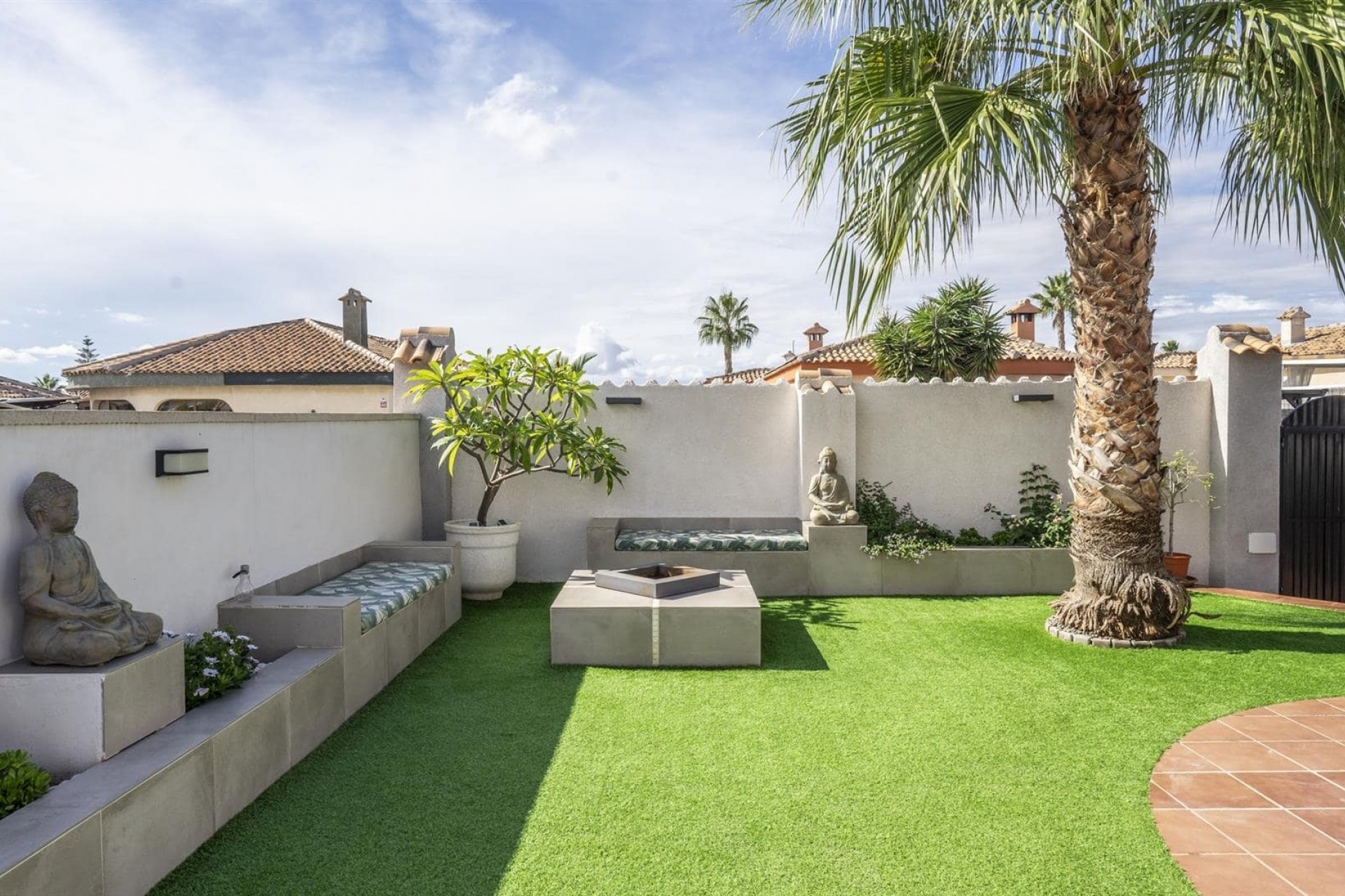 Resale - Villa -
Lo Santiago,