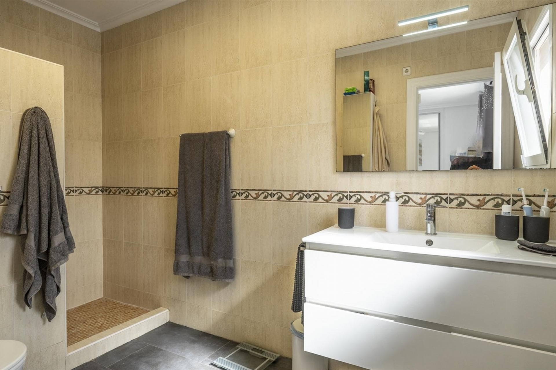 Resale - Villa -
Lo Santiago,