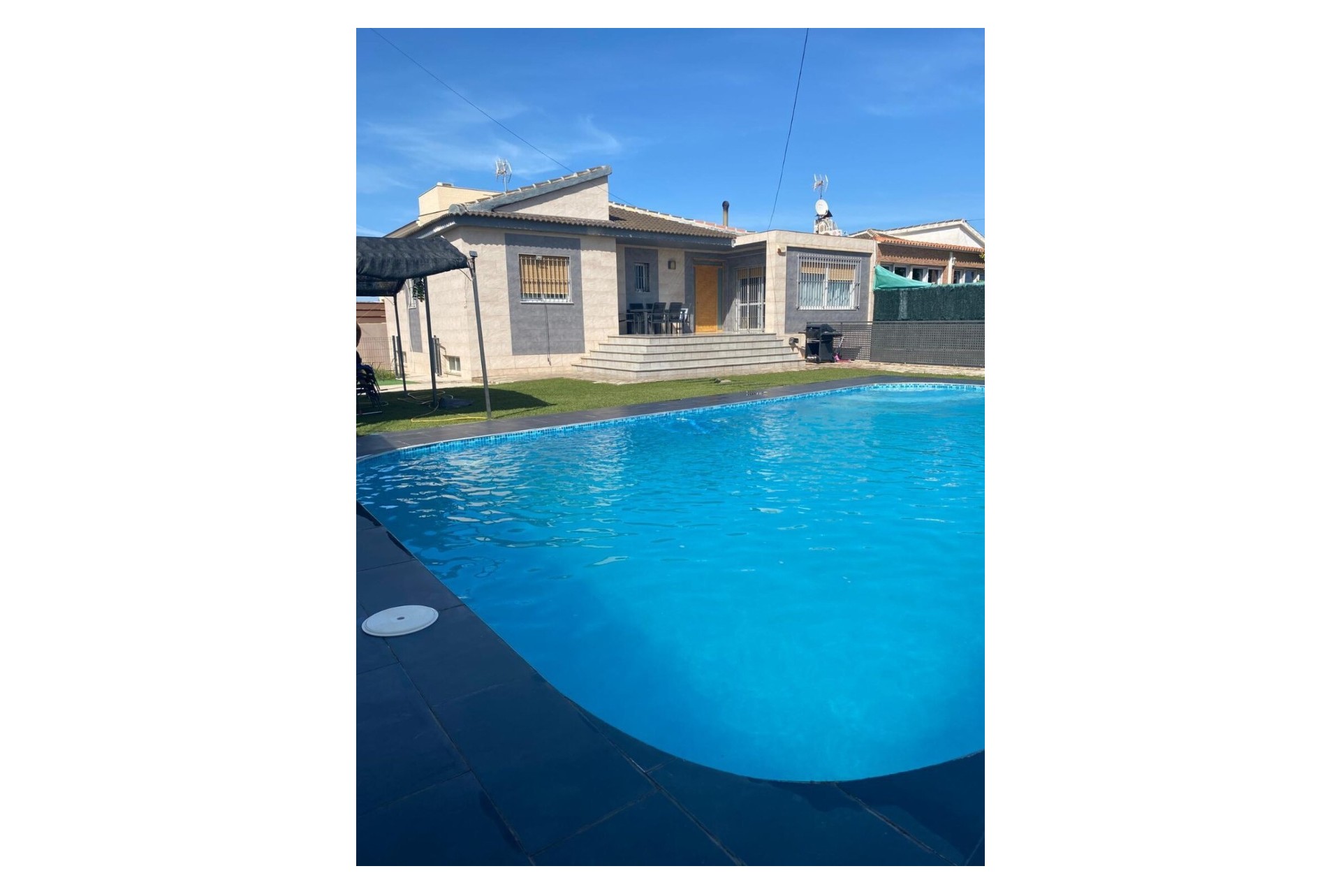 Resale - Villa -
Los Balcones