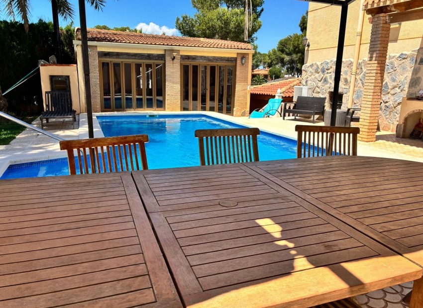 Resale - Villa -
Los Balcones