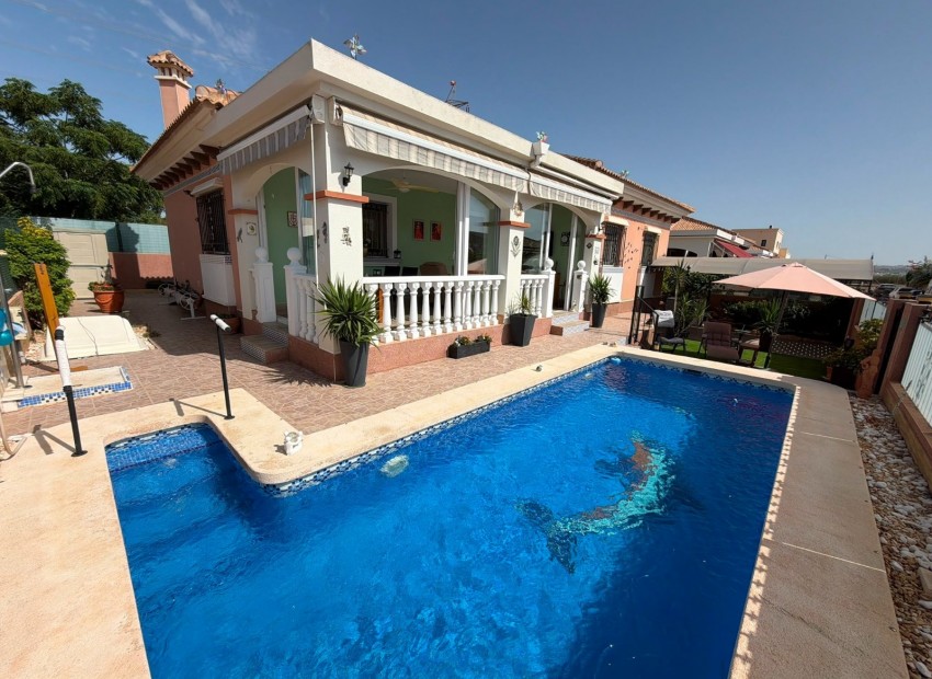Resale - Villa -
Los Montesinos - La Herrada