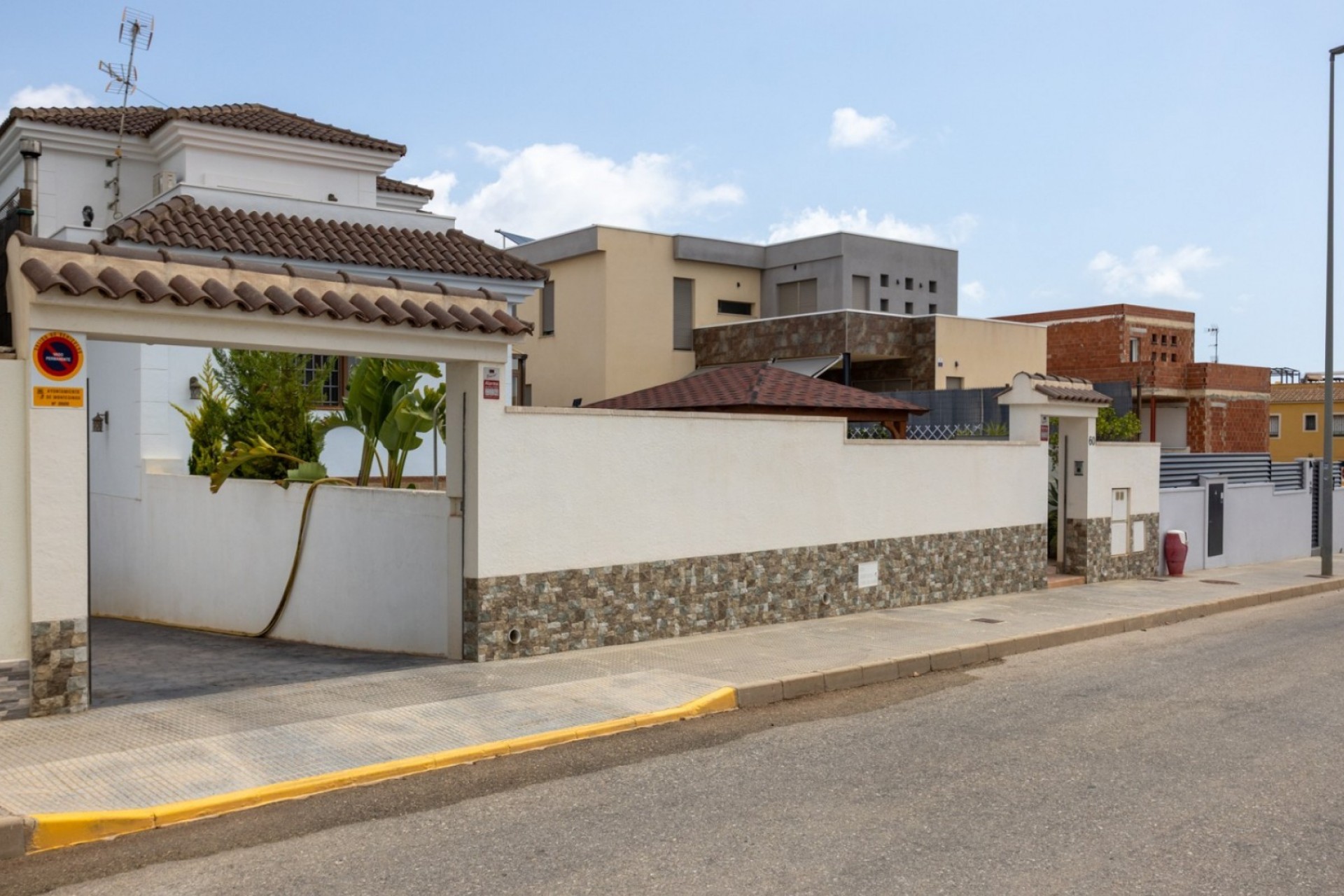 Resale - Villa -
Los Montesinos