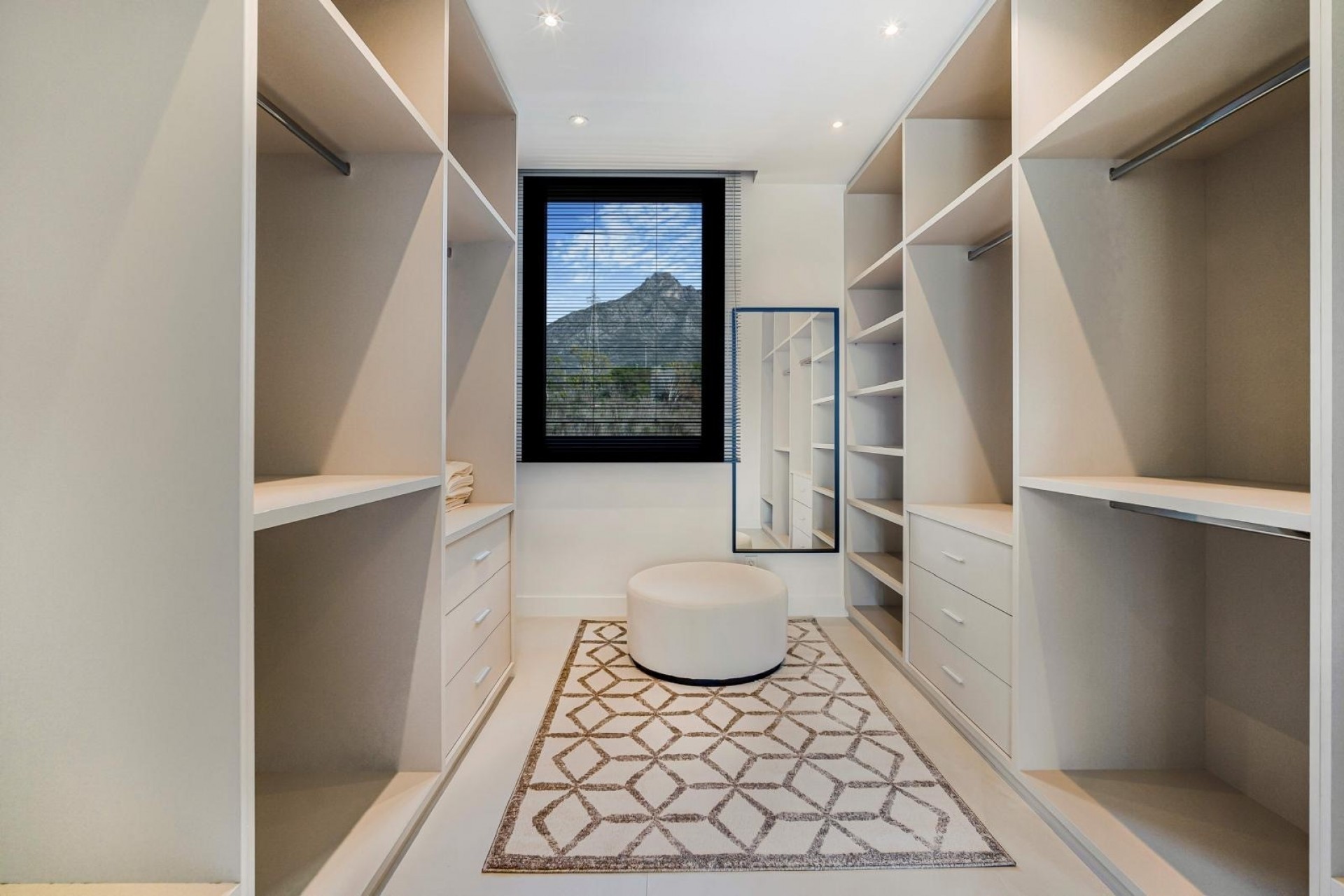 Resale - Villa -
Marbella