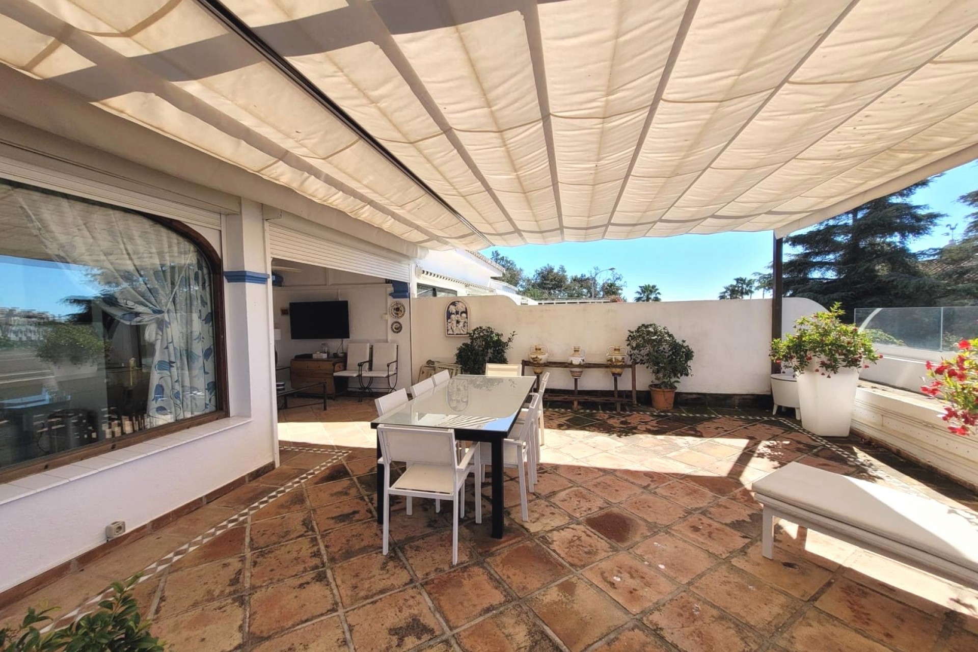 Resale - Villa -
Marbella