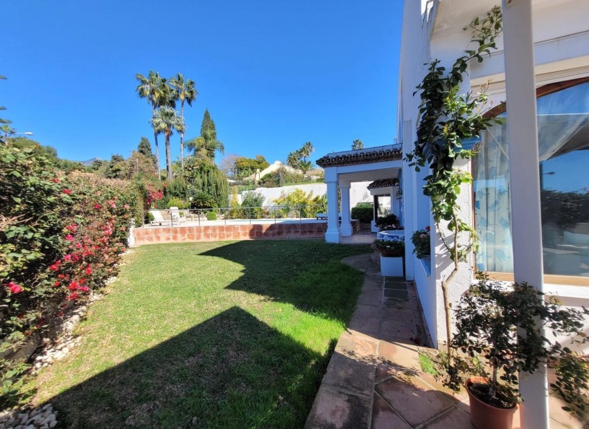 Resale - Villa -
Marbella