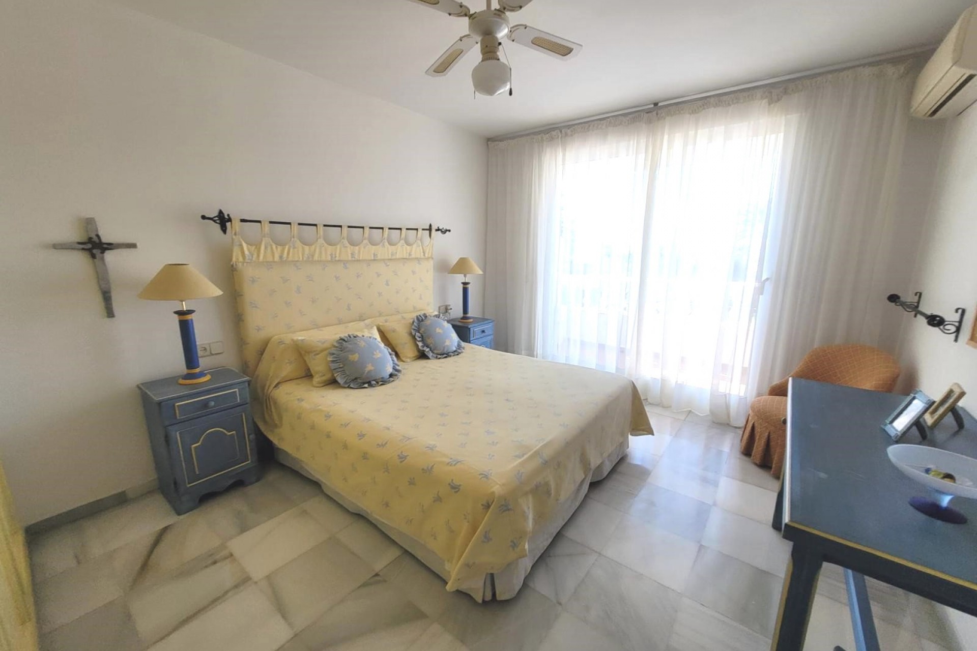 Resale - Villa -
Marbella