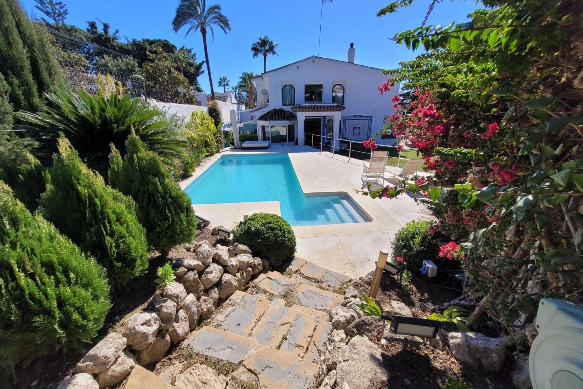 Resale - Villa -
Marbella
