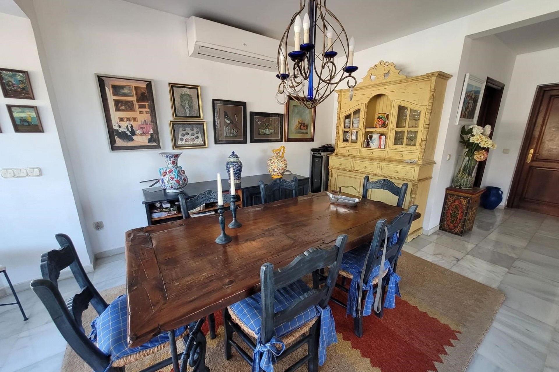 Resale - Villa -
Marbella