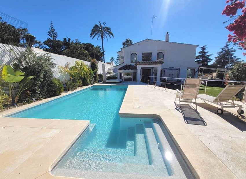 Resale - Villa -
Marbella