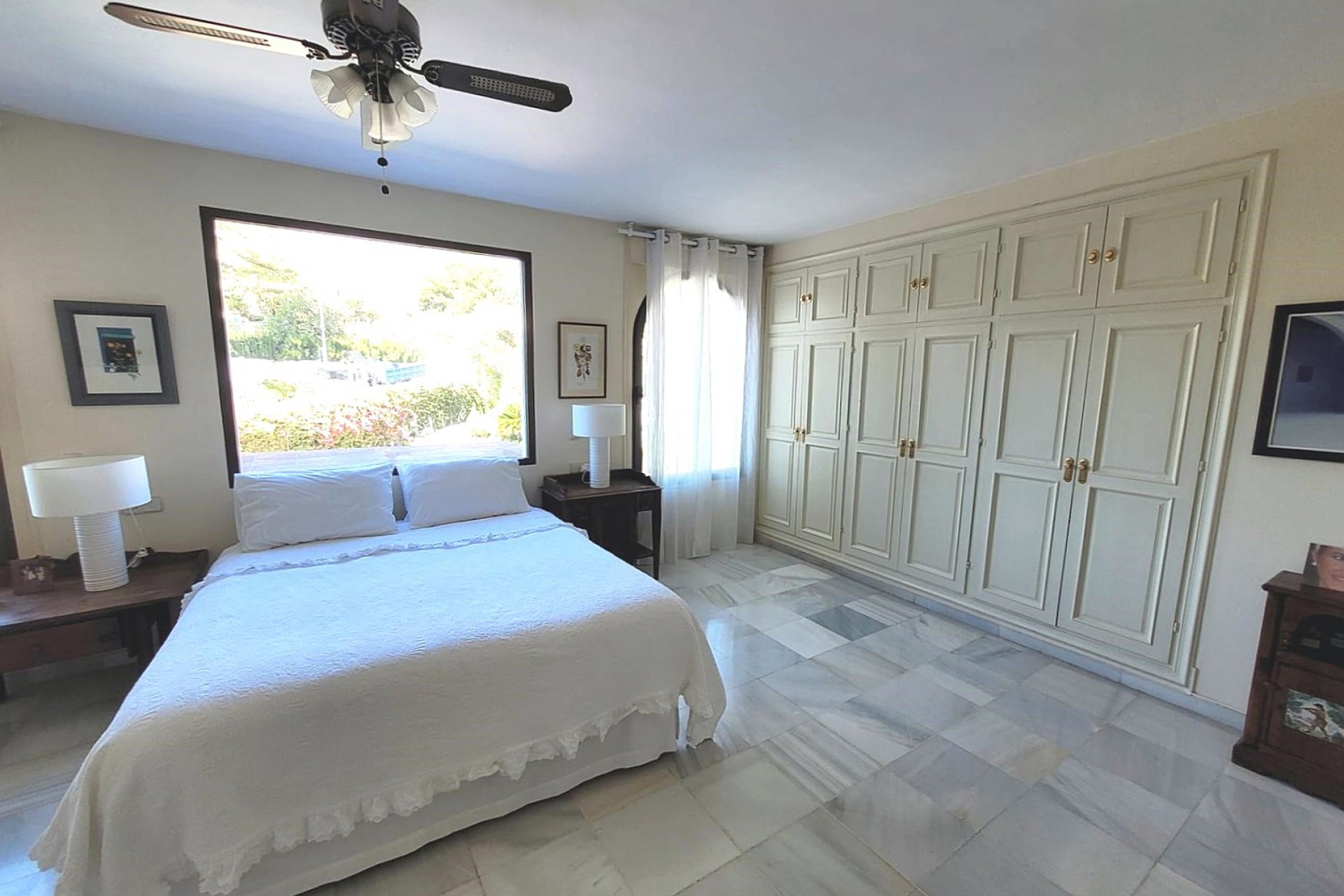 Resale - Villa -
Marbella