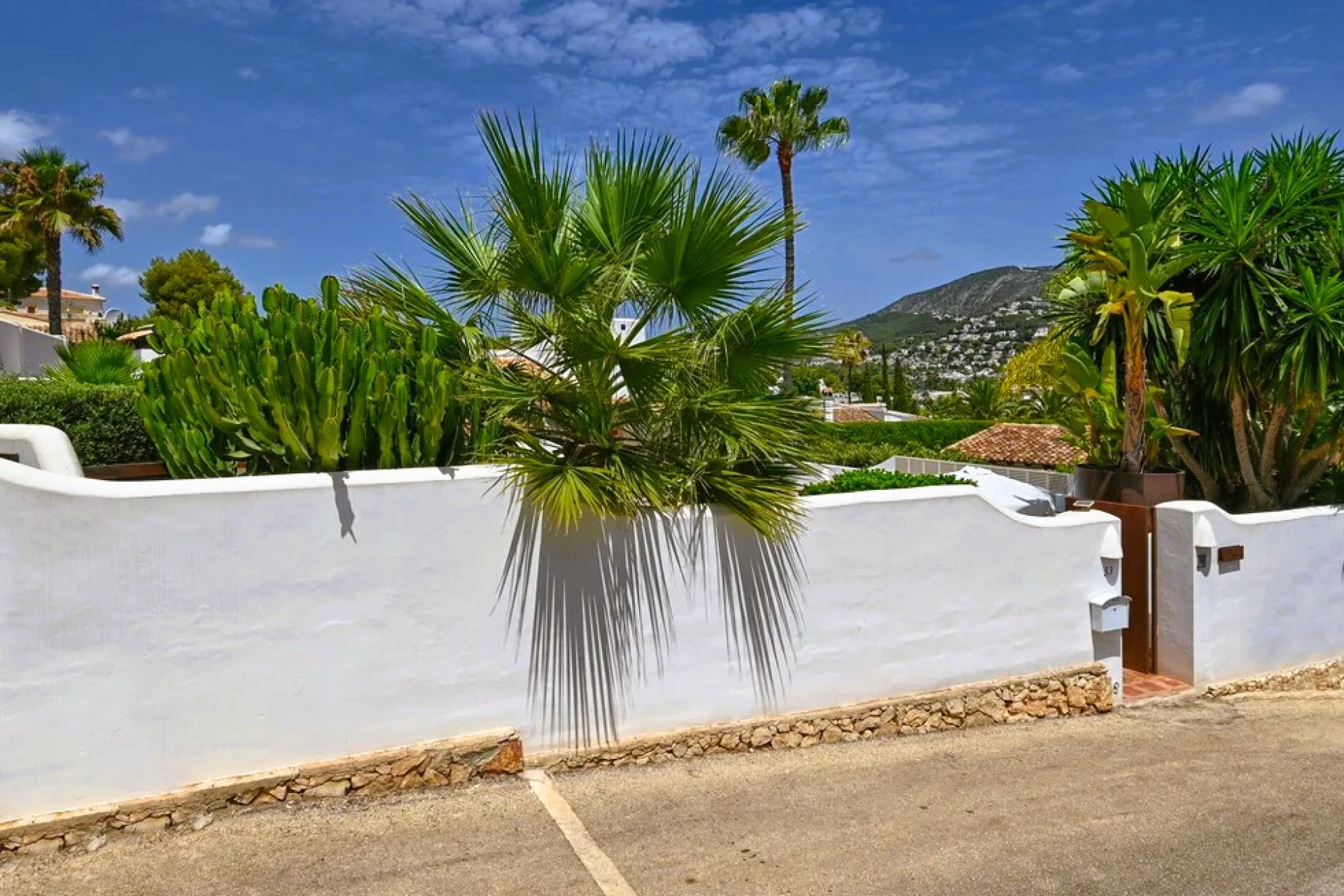 Resale - Villa -
Moraira - Benimeit - Tabaira