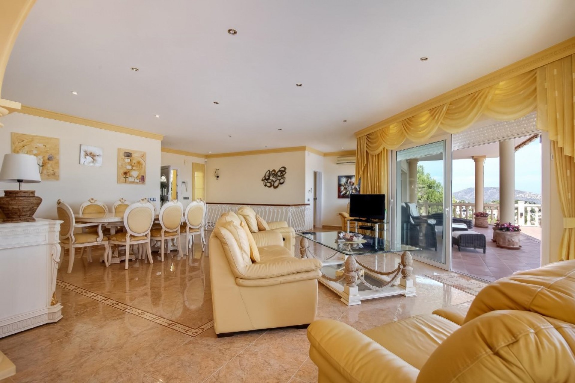 Resale - Villa -
Moraira - Benimeit