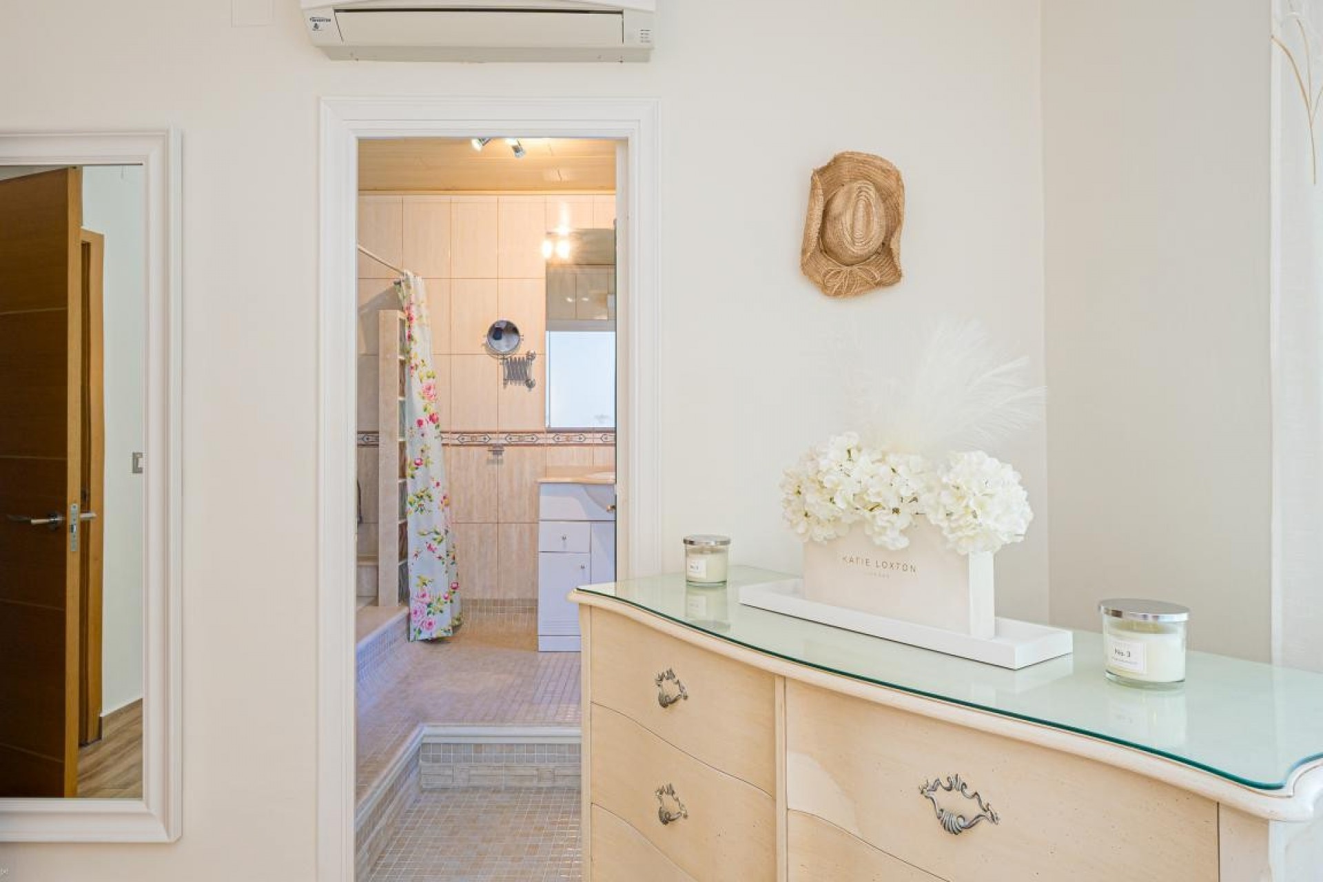 Resale - Villa -
Moraira