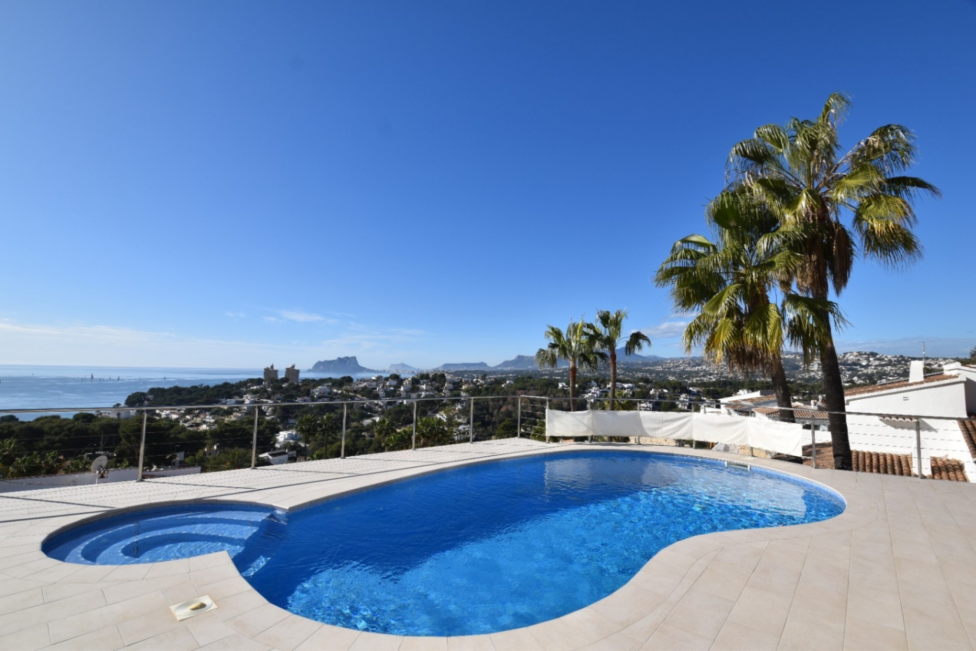 Resale - Villa -
Moraira
