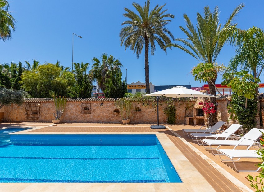 Resale - Villa -
Orihuela Costa - Punta Prima