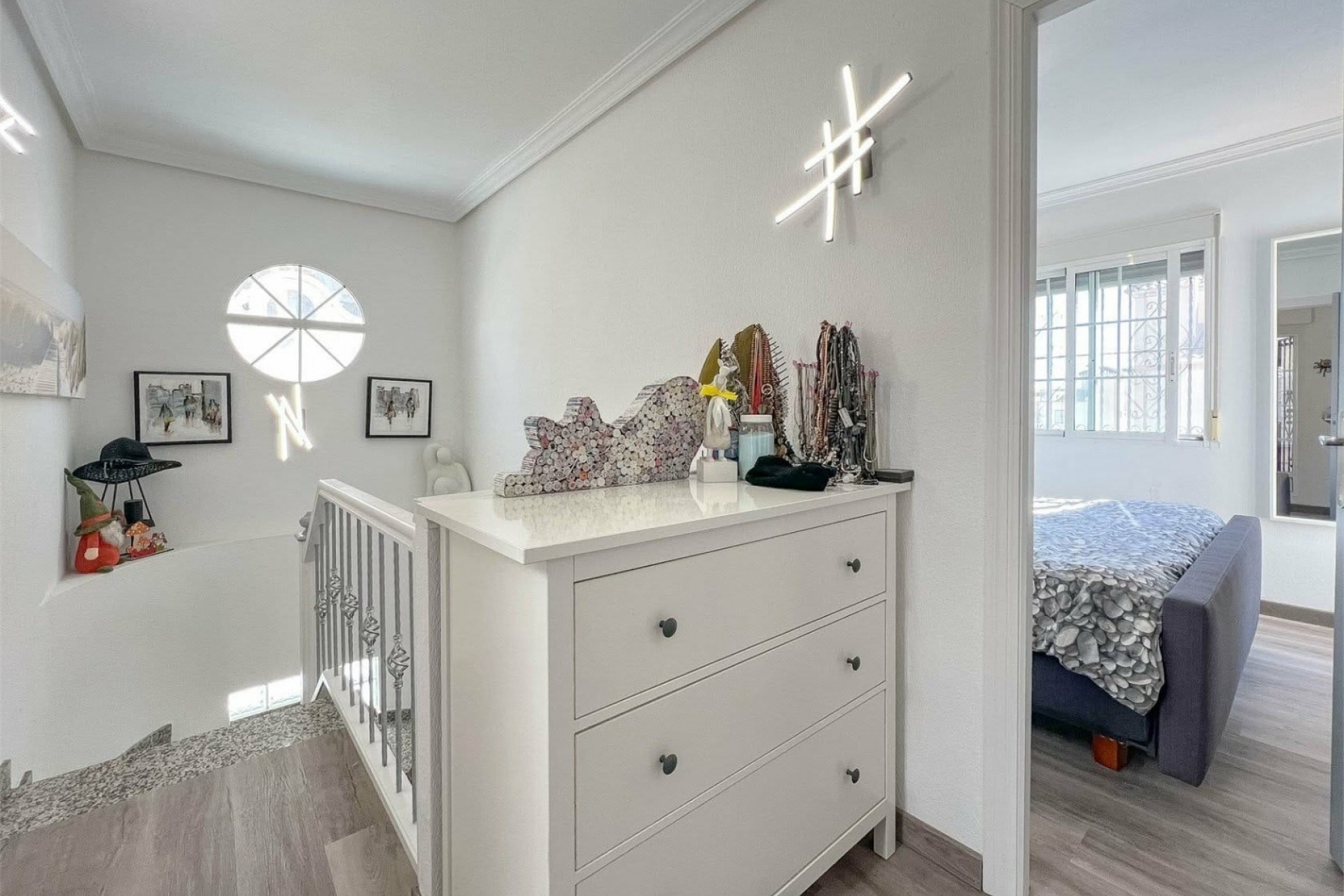 Resale - Villa -
ORIHUELA COSTA - VILLAMARTÍN