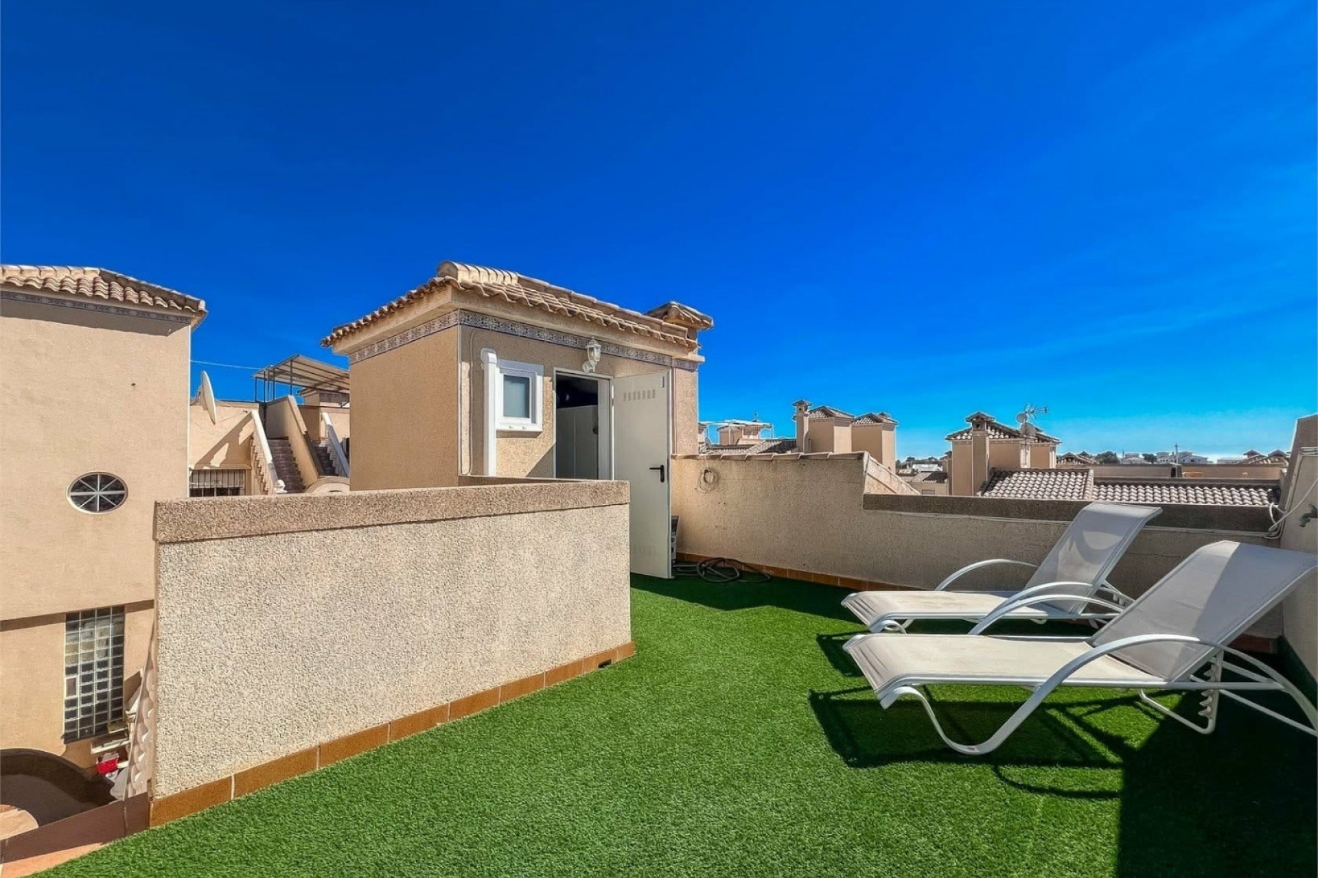 Resale - Villa -
ORIHUELA COSTA - VILLAMARTÍN
