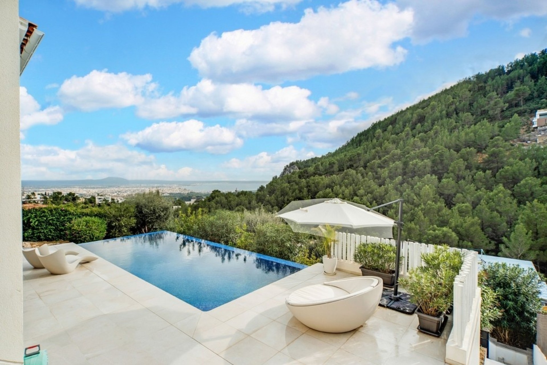 Resale - Villa -
PALMA - Son Vida
