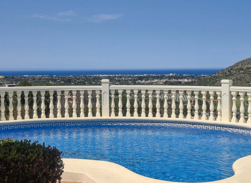 Resale - Villa -
Pedreguer - La Sella