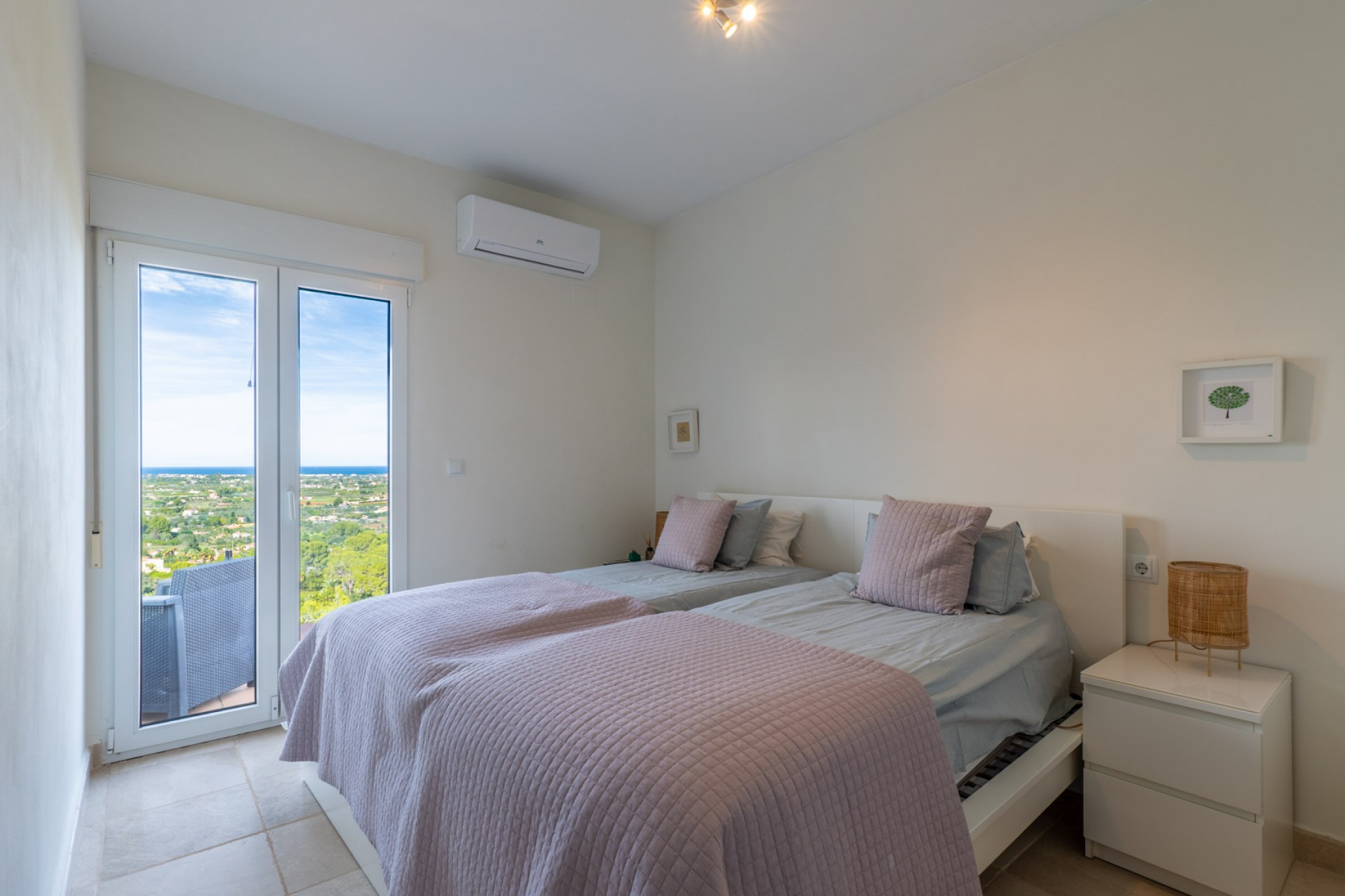 Resale - Villa -
Pedreguer - La Sella