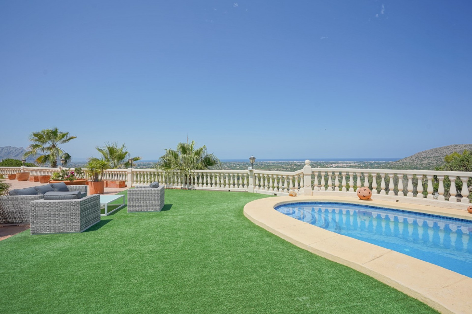 Resale - Villa -
Pedreguer - La Sella