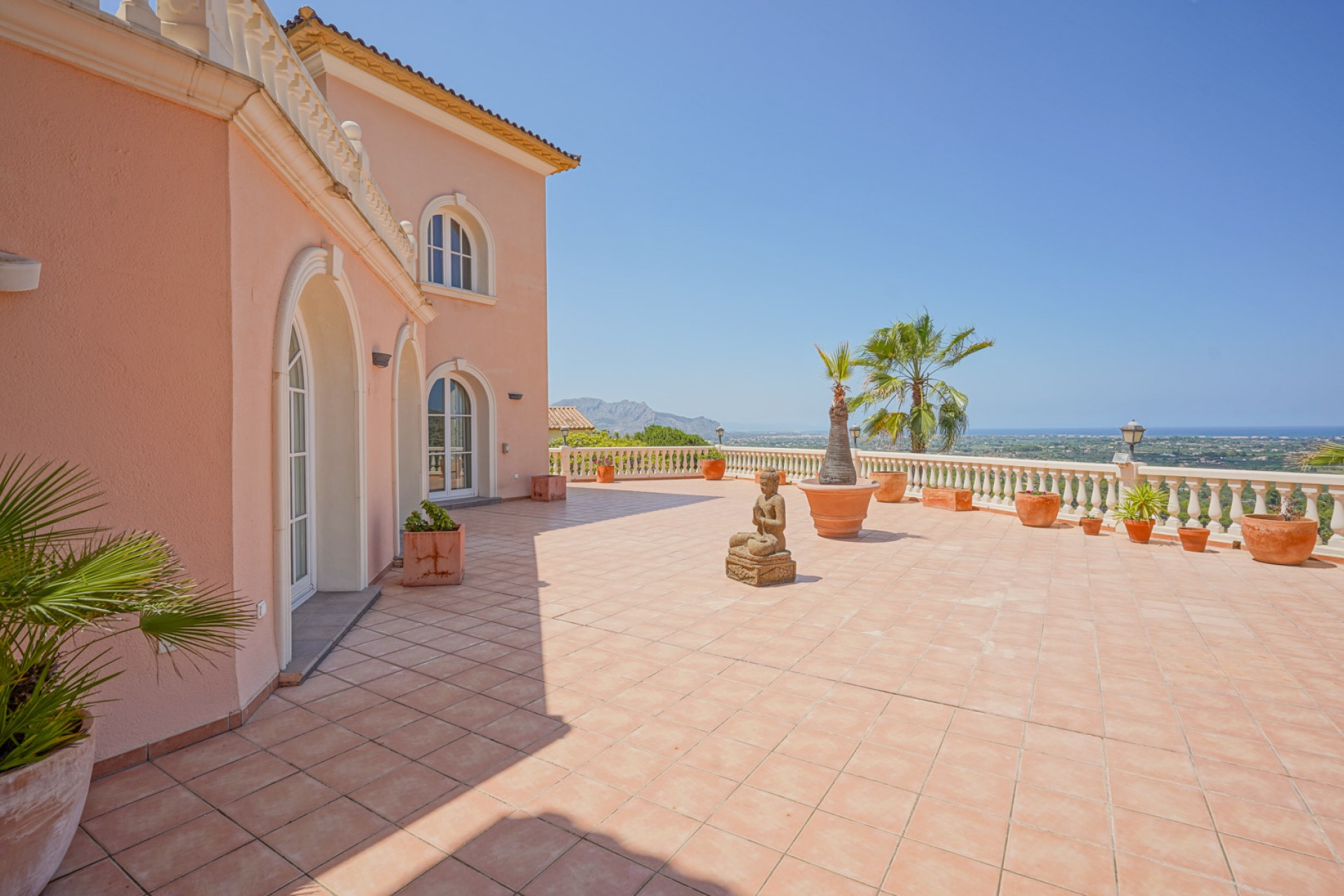 Resale - Villa -
Pedreguer - La Sella