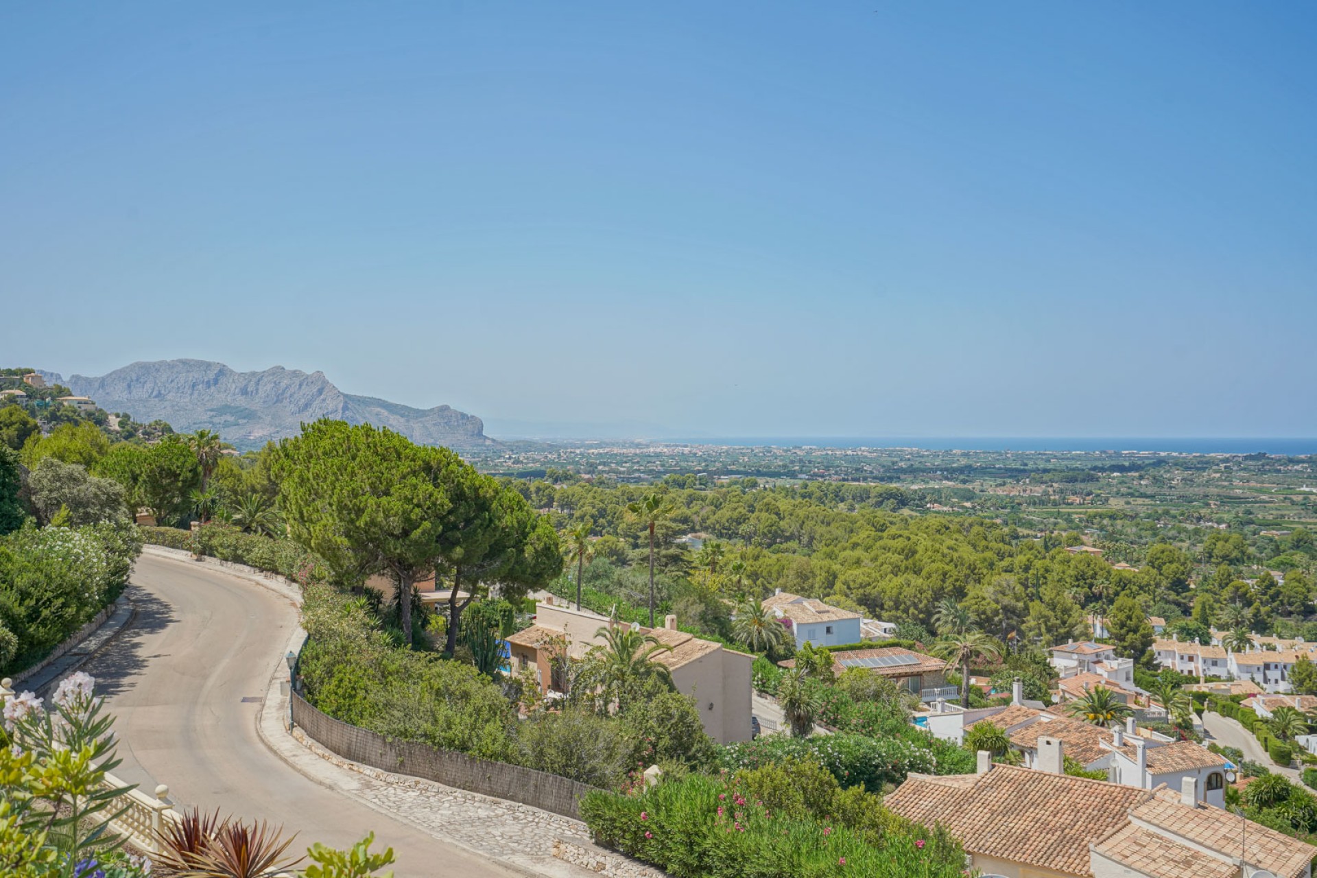 Resale - Villa -
Pedreguer - La Sella